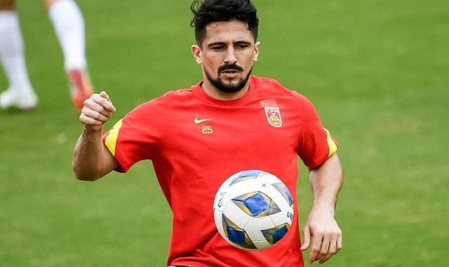 华体会hth体育-非国足队长出席发布会头一回 洛国富再次致歉足协