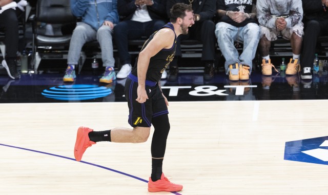 华体会体育在线-东契奇：我们每个人都助力胜利 斯玛特是我们的防守领袖