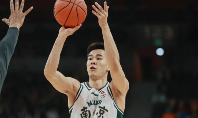 华体会官网-郭昊文汉兹暴走也带不动同曦！王世龙+3将纯战犯，防守几乎为0！